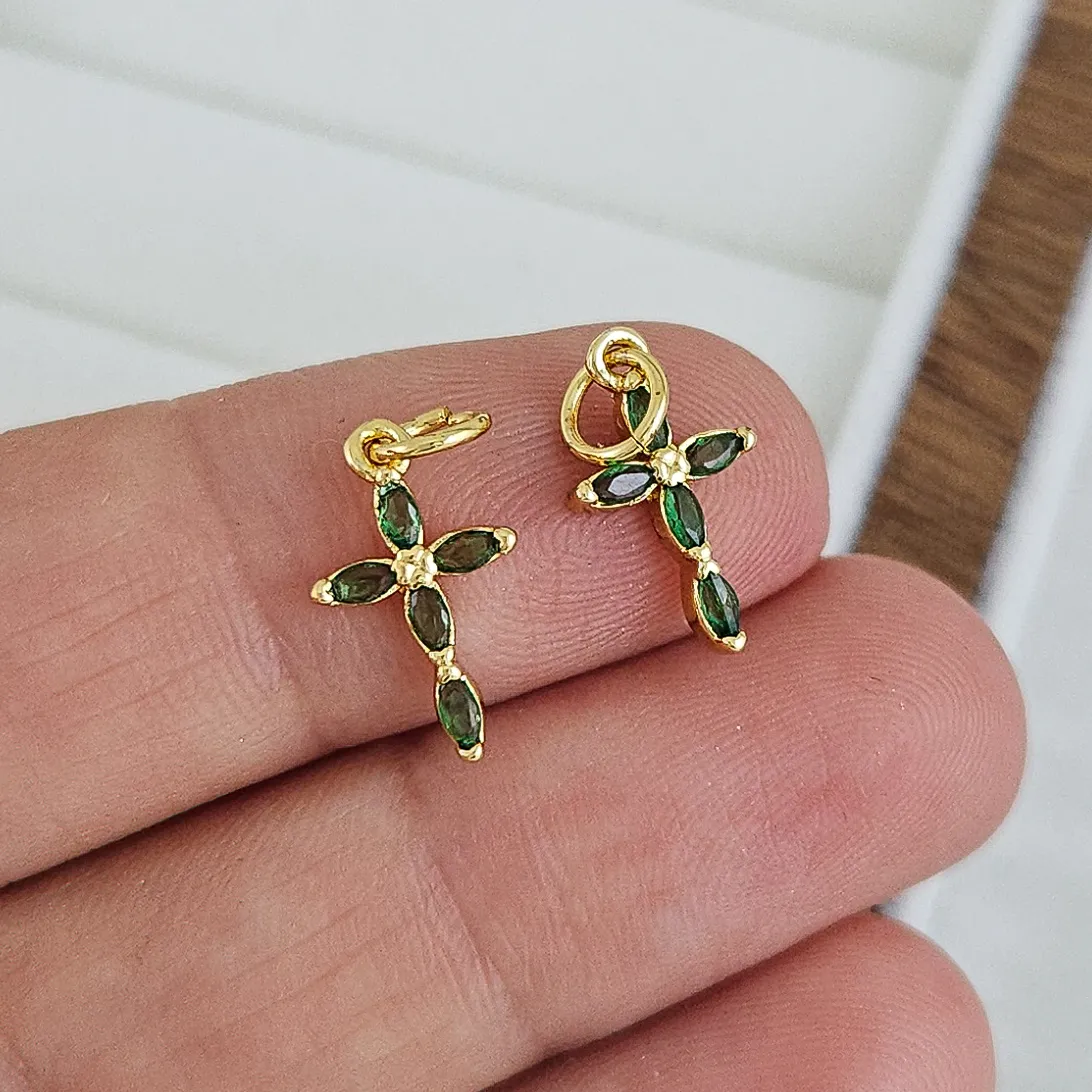 Подвеска Крест 13.5х8 мм с зелеными фианитами, позолота 14К (7512-ЗЗ) купить с доставкой по России | Интернет-магазин Viva Beads