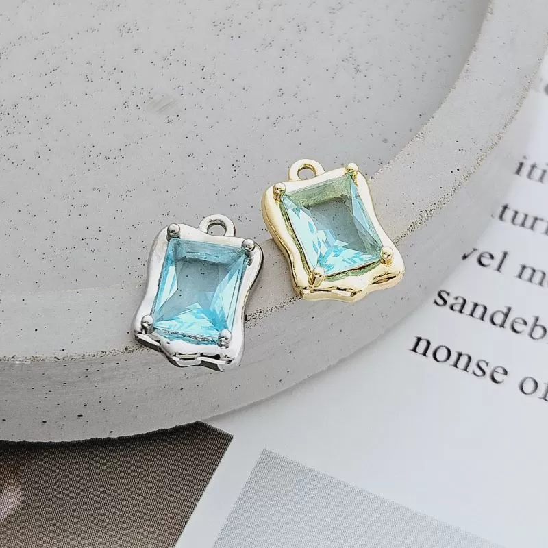 Подвеска с ювелирным стеклом 13.7х9 мм голубой, позолота 14к классическое золото (8738-ГЗ)