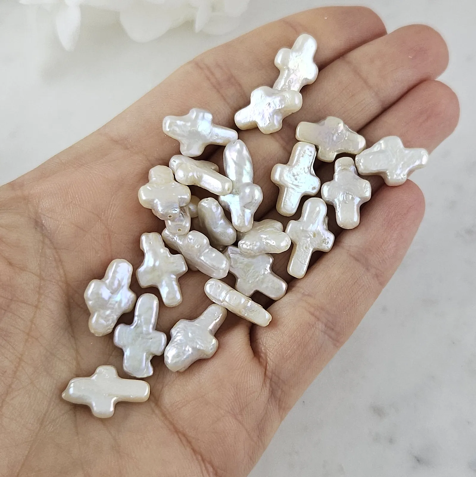 1 шт. Жемчуг речной барокко 7-9х12-14 мм форма креста белый А+ (4337-мини) купить с доставкой по России | Интернет-магазин Viva Beads