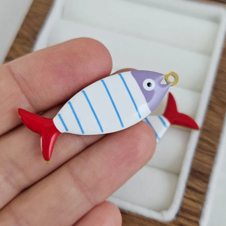 Подвеска Рыба 40х13.8х2.8 мм с эмалью, сталь в позолоте 18К (1051-ГОЛ) купить с доставкой по России | Интернет-магазин Viva Beads