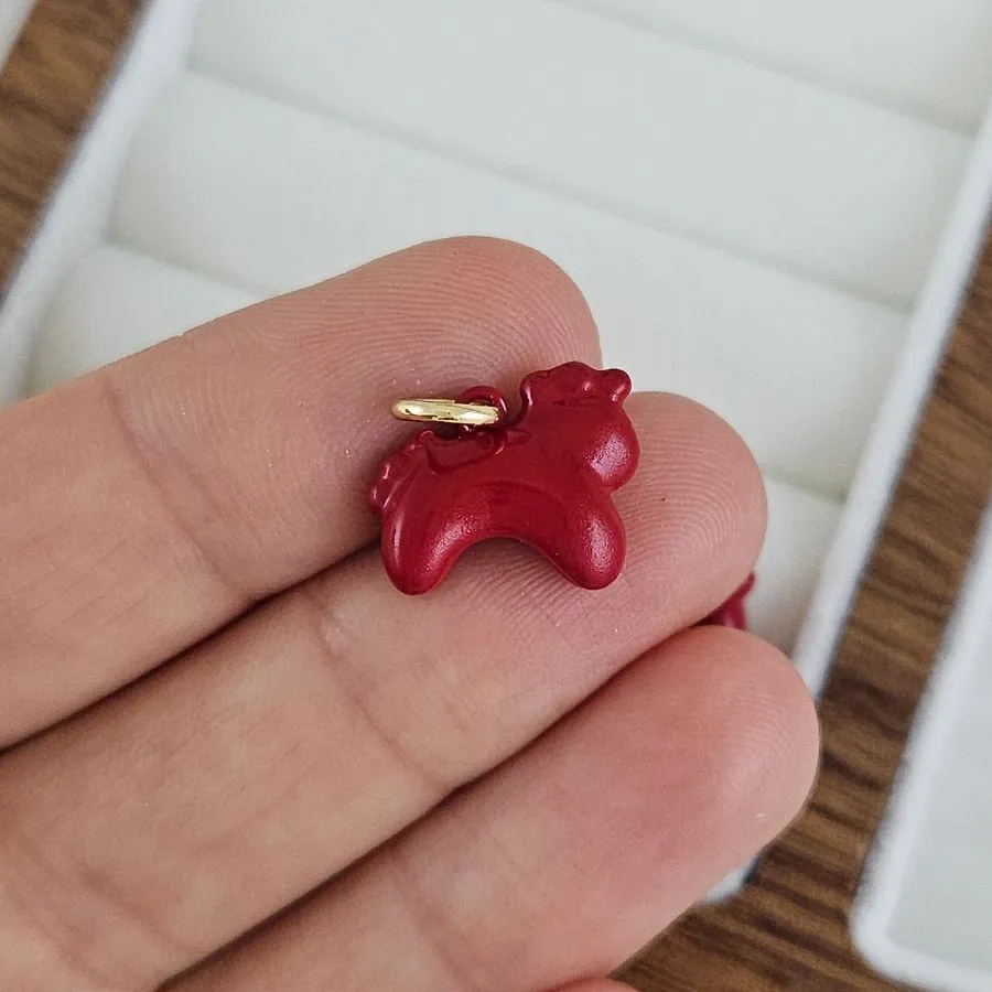 Подвеска Лошадь 12x13.8х6.1 мм, эмаль, красный (10266-К) купить с доставкой по России | Интернет-магазин Viva Beads