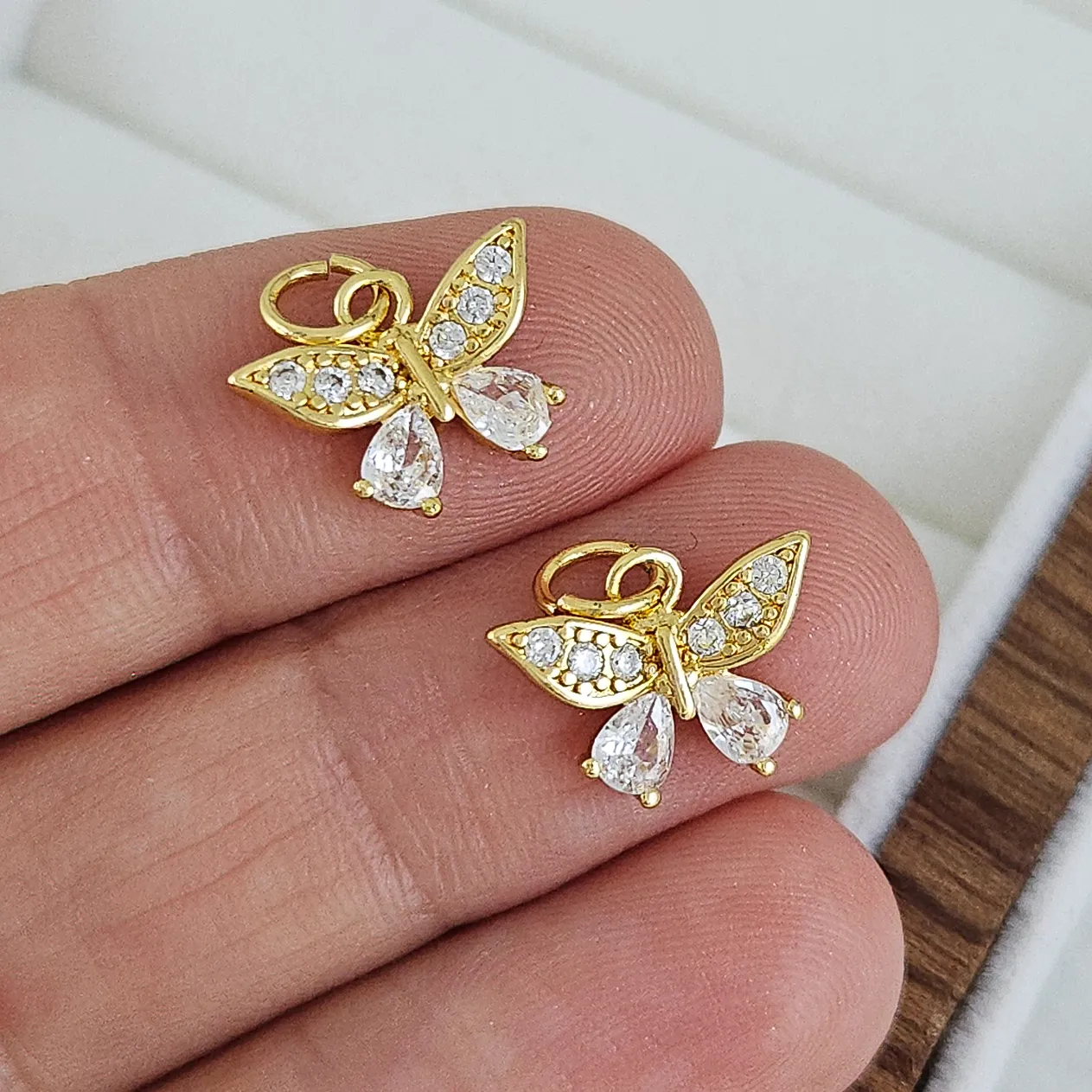 Подвеска Бабочка 9.6х13 мм с фианитами позолота 14К (10230-З) купить с доставкой по России | Интернет-магазин Viva Beads