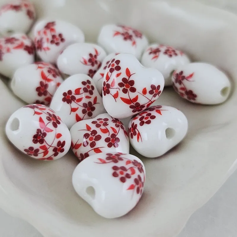 1 шт. Бусина Сердце ок. 12х12х9.2 мм белый с красными цветами, керамика (9836-К) купить с доставкой по России | Интернет-магазин Viva Beads