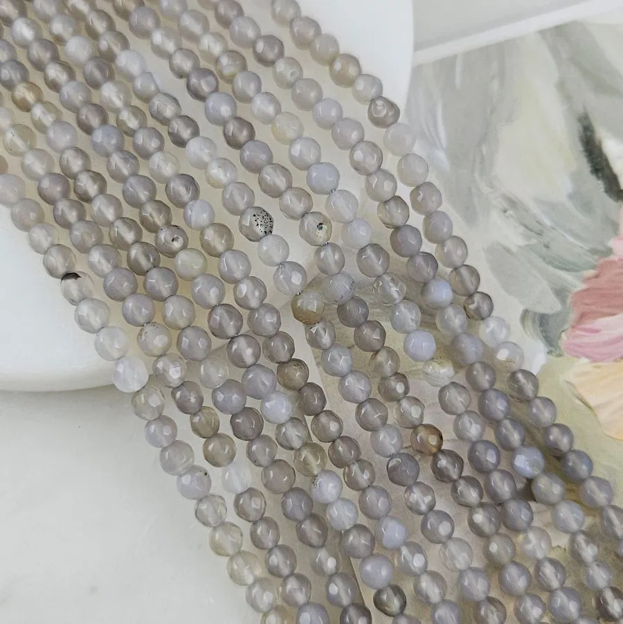 Нить 36 см Агат серый натуральный 4 мм бусины граненый шар (3189-4) для бижутерии купить с доставкой по России | Интернет‑магазин Viva Beads
