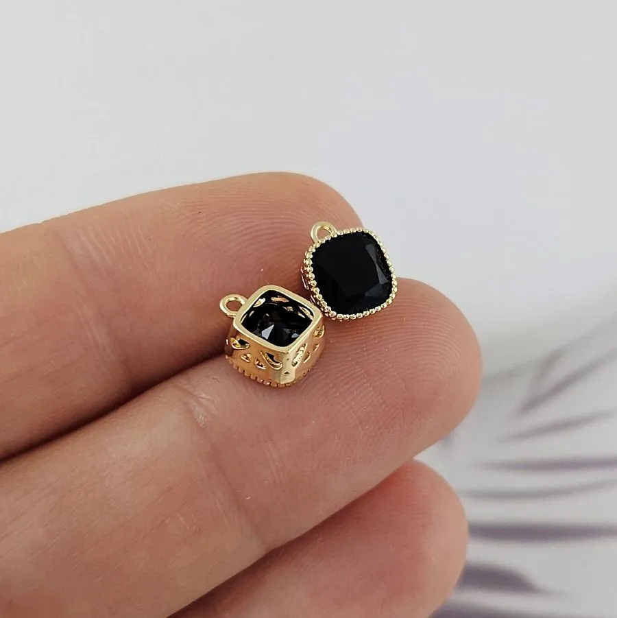 Подвеска с фианитом 8.3х7х4.1 мм черный, позолота 14К (7313-7-ЧЗ)