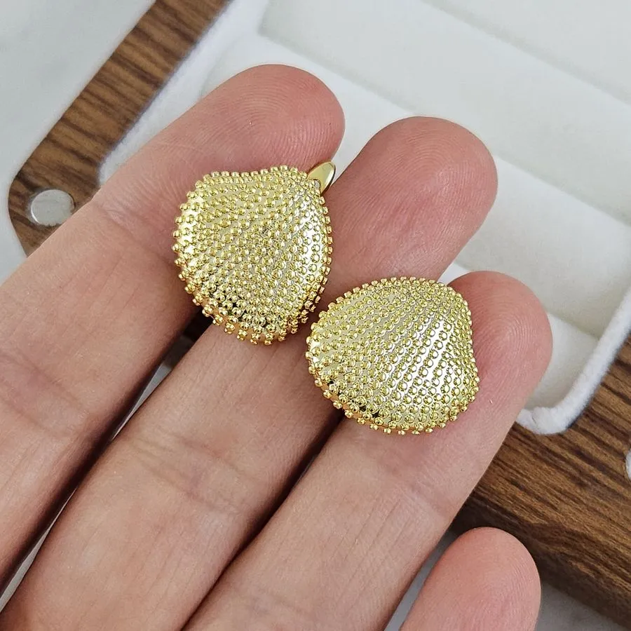 Швензы Ракушка 16.7х16 мм с английским замком,позолота 14К (10290-З) швензы для серег купить с доставкой по России | Интернет-магазин Viva Beads