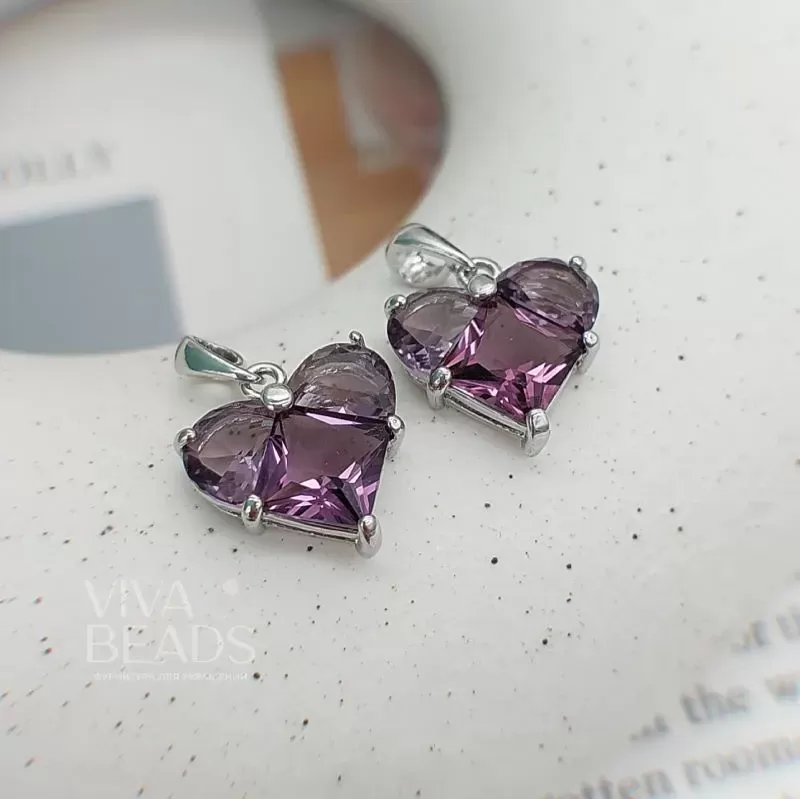 Подвеска Сердце с фианитами 14.5х14 мм сиреневый, родиевое покр. (6647-СИРР) Подвеска Сердце с фианитами 14.5х14 мм сиреневый, родиевое покр. (6647-СИРР)