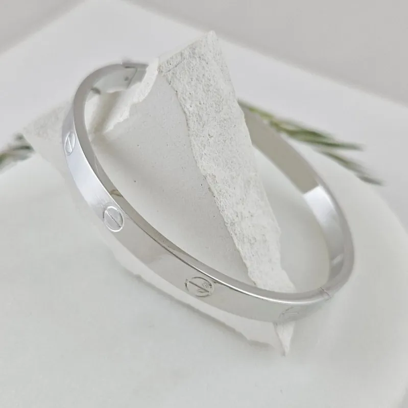 Браслет жесткий 63х57х5.5 мм, родиевое покрытие (10034-Р) купить с доставкой по России | Интернет-магазин Viva Beads