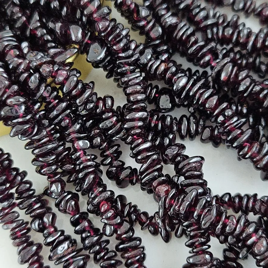 Нить 39 см Гранат натуральный 4-8 мм, бусины каменная крошка  (3266) для бижутерии купить с доставкой по России | Интернет‑магазин Viva Beads
