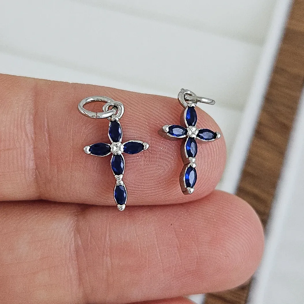 Подвеска Крест 13.5х8 мм с синими фианитами, родиевое покр. (7512-СИНР) купить с доставкой по России | Интернет-магазин Viva Beads