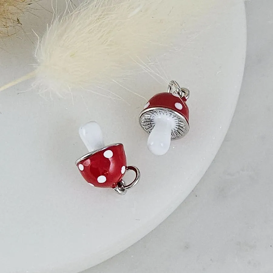 Подвеска Гриб мухомор 14.7х9.5 мм, эмаль, родиевое покрытие (10201-Р) купить с доставкой по России | Интернет-магазин Viva Beads