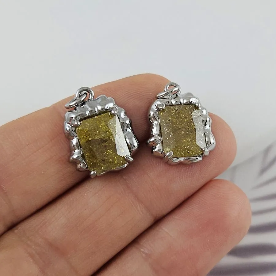 Подвеска 16.3х13.5 мм с кристаллом кракле, желто-зеленый, родиевое покрытие (6809-ЖЗР)