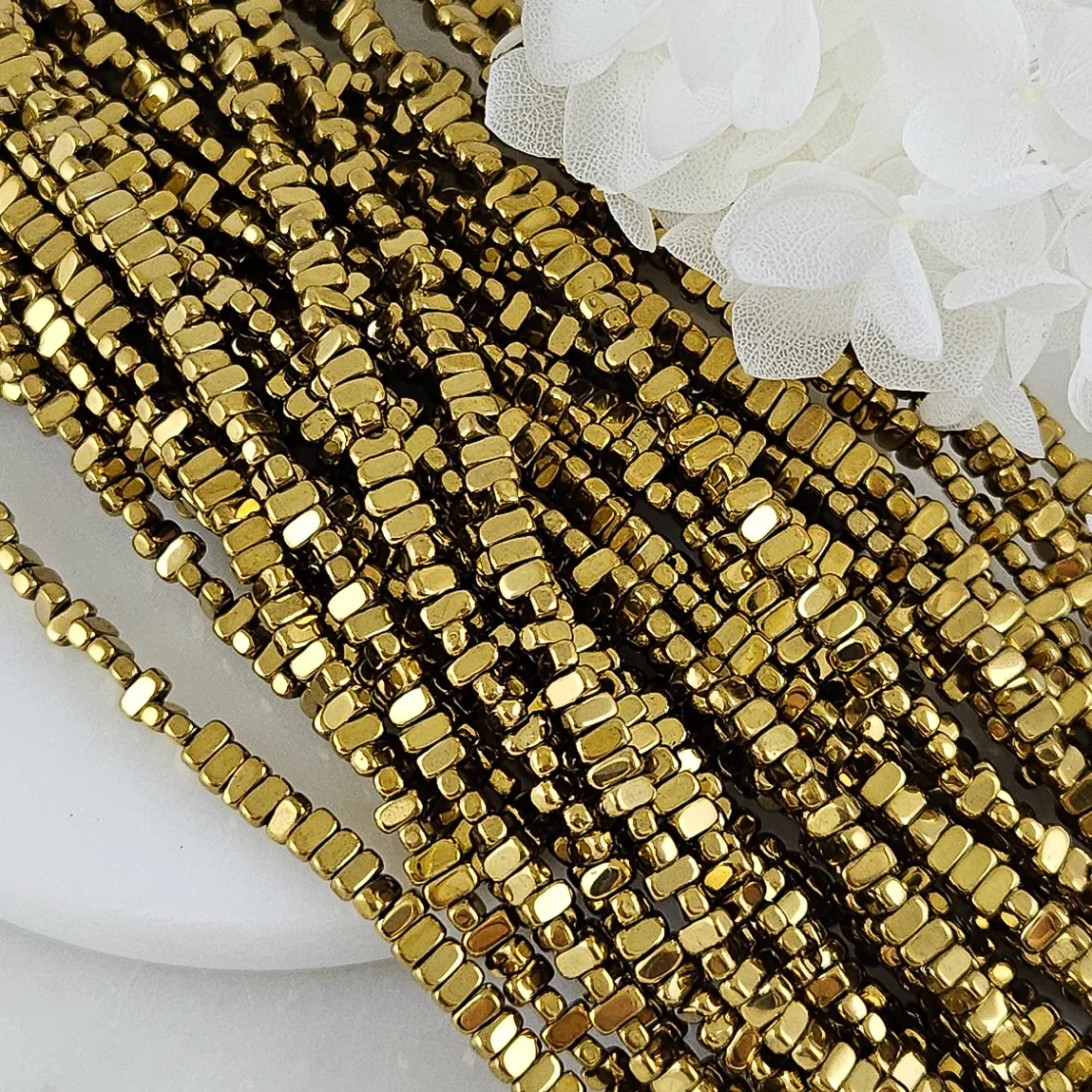 Нить 39 см Гематит, гематин 4х2 мм прямоугольные бусины, цвет античное золото (6205-ЗОЛ) для бижутерии купить с доставкой по России | Интернет‑магазин Viva Beads
