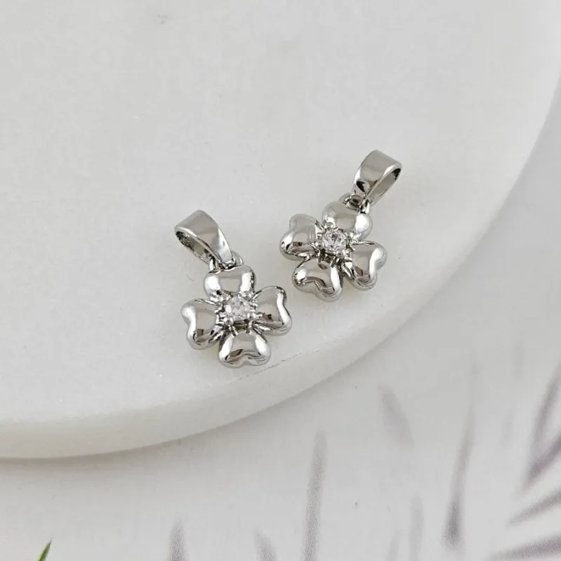 Подвеска Цветок 10.4х9 мм с фианитом, родиевое покрытие (10039-Р) купить с доставкой по России | Интернет-магазин Viva Beads