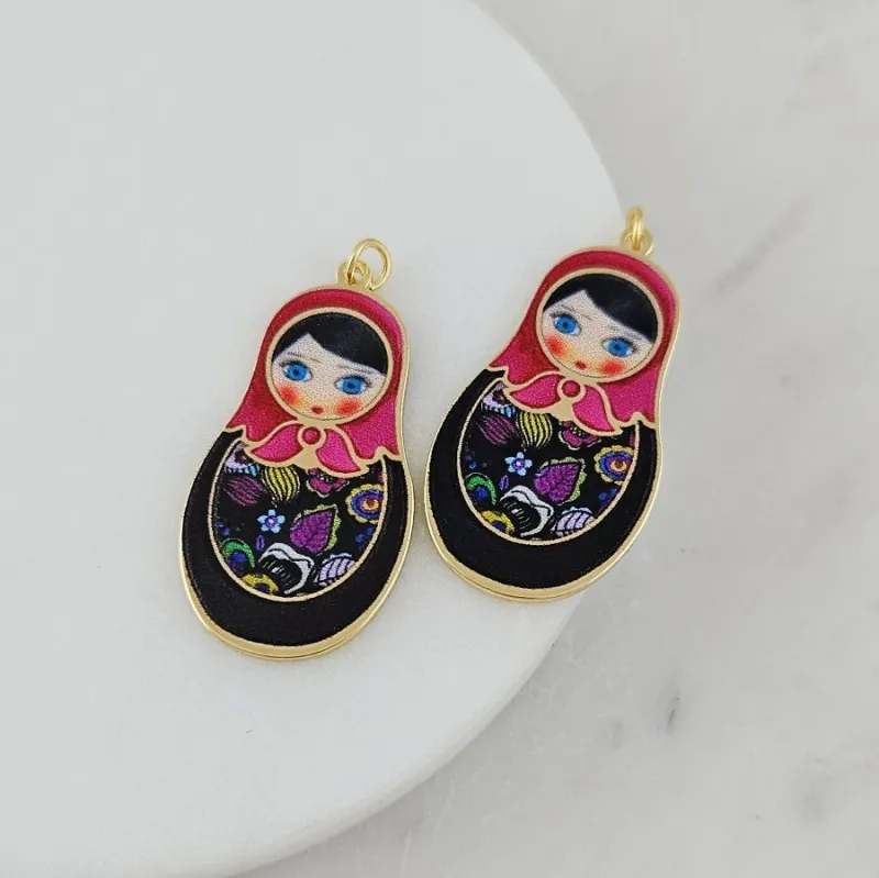 Подвеска Матрешка 38х20 мм с цветной печатью, позолота 14К (10135-З) купить с доставкой по России | Интернет-магазин Viva Beads