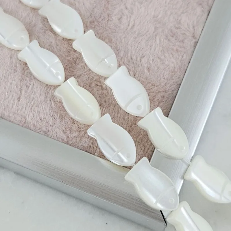 1 шт. Перламутр натуральный ок. 12х6.6 мм бусина Рыбка, белый (10172) для бижутерии купить с доставкой по России | Интернет‑магазин Viva Beads
