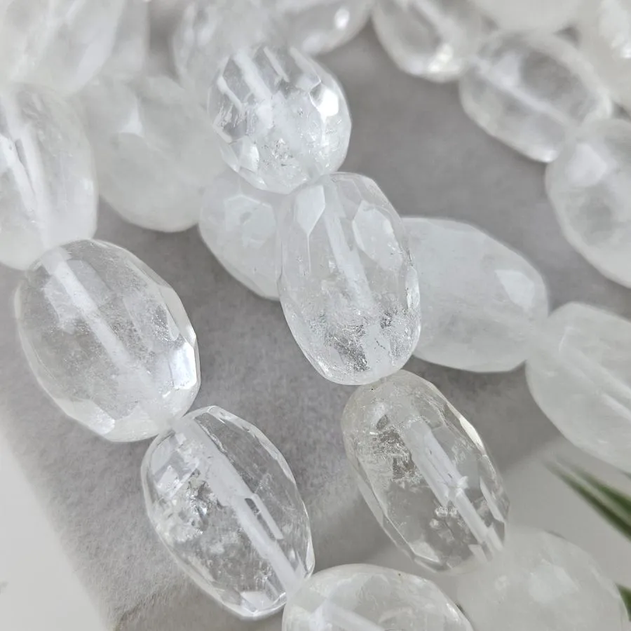 1 шт. Горный хрусталь 16-21х11-15 мм овальные граненые бусины (1005-ГХ) купить в Воронеже | Заказать в интернет-магазине Viva Beads
