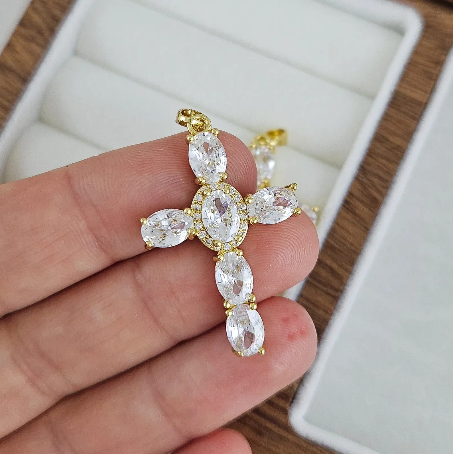 Подвеска Крест 33х22 мм с фианитами позолота 14К (6978-ЗБ) купить с доставкой по России | Интернет-магазин Viva Beads