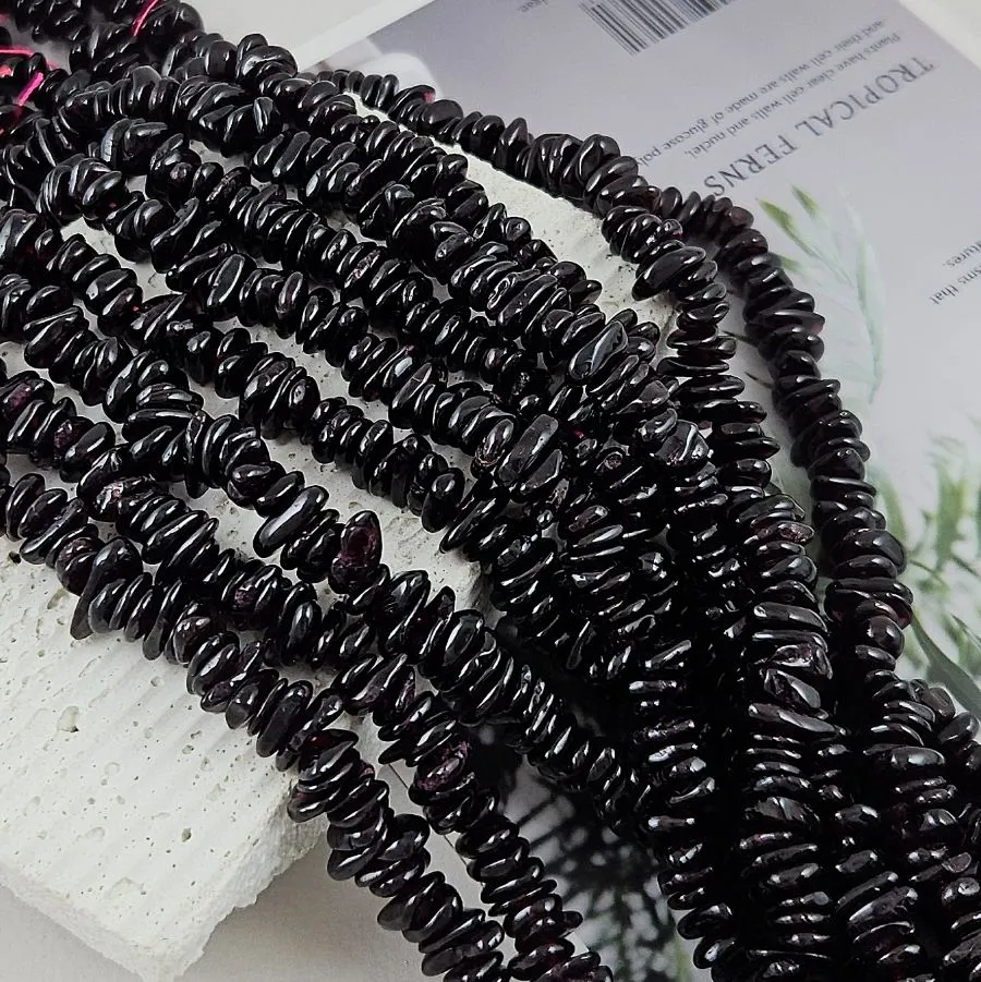 Нить 20 см Гранат натуральный крошка 7-10 мм (9985) купить в Воронеже | Заказать в интернет-магазине Viva Beads
