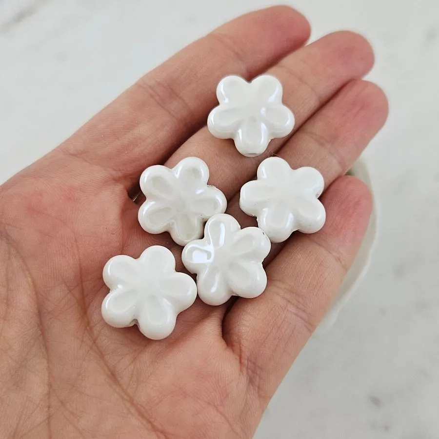 1 шт. Бусина Цветок 18 мм белый, керамика (6478-18-Б) купить с доставкой по России | Интернет-магазин Viva Beads