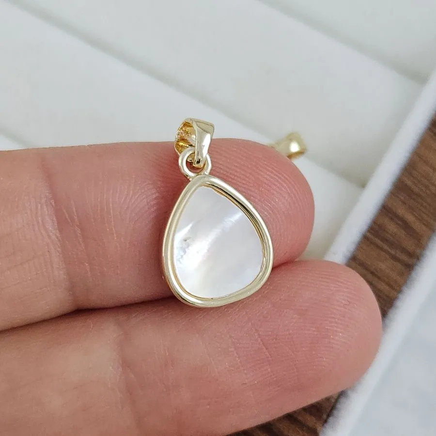 Подвеска Капля 14.4x10.2 мм с перламутром, позолота 14К (10287-З) купить с доставкой по России | Интернет-магазин Viva Beads