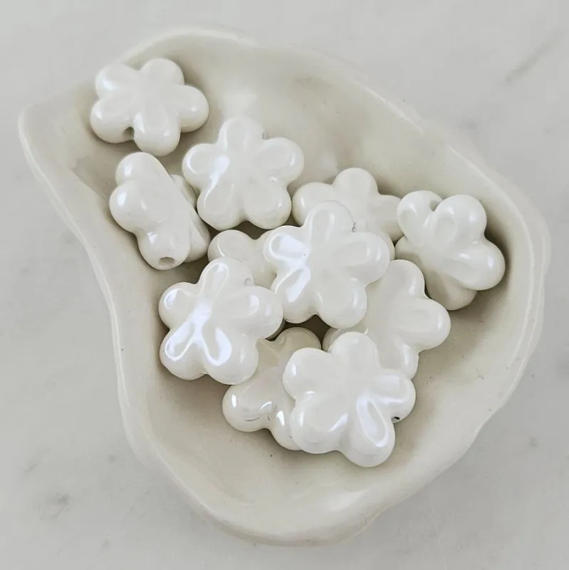 1 шт. Бусина Цветок 18 мм белый, керамика (6478-18-Б) купить с доставкой по России | Интернет-магазин Viva Beads