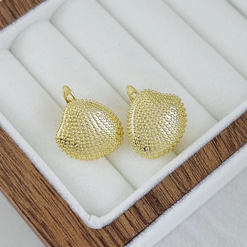 Швензы Ракушка 16.7х16 мм с английским замком,позолота 14К (10290-З) швензы для серег купить с доставкой по России | Интернет-магазин Viva Beads