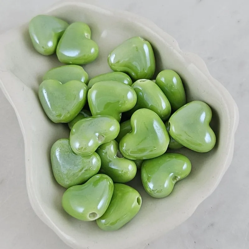 1 шт. Бусина Сердце ок. 13х15х6.7 мм зеленый, керамика (10279-15-З) купить с доставкой по России | Интернет-магазин Viva Beads