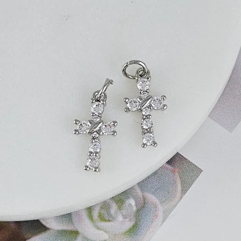 Подвеска Крест с фианитами 15.8x8.8 мм родиевое покрытие (9174-Р) купить с доставкой по России | Интернет-магазин Viva Beads