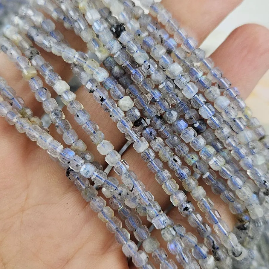 Нить 38 см Лабрадорит натуральный ок. 3 мм бусины граненый куб (10154) для бижутерии купить с доставкой по России | Интернет‑магазин Viva Beads
