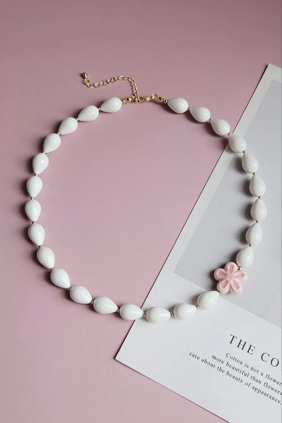 Белый Цветок: набор материалов для создания колье с майоркой и керамикой (НАБОР-45) купить с доставкой по России | Интернет-магазин Viva Beads