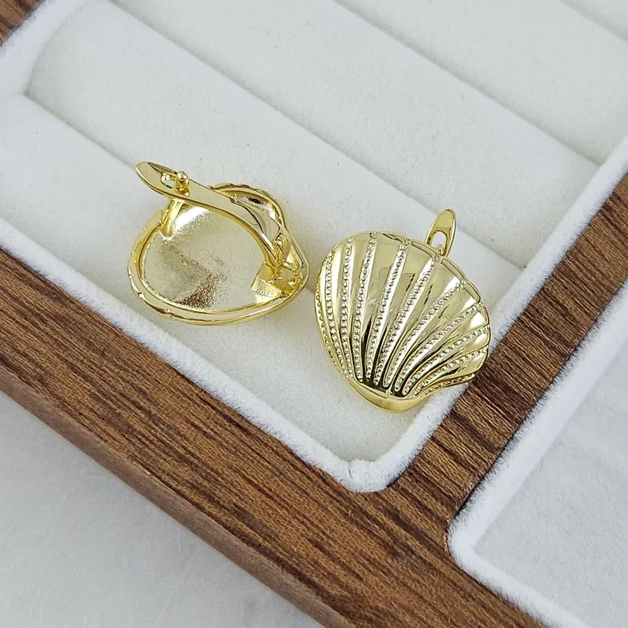 Швензы Ракушка 16.3х16.8 мм с английским замком, позолота 14К (10291-З) швензы для серег купить с доставкой по России | Интернет-магазин Viva Beads