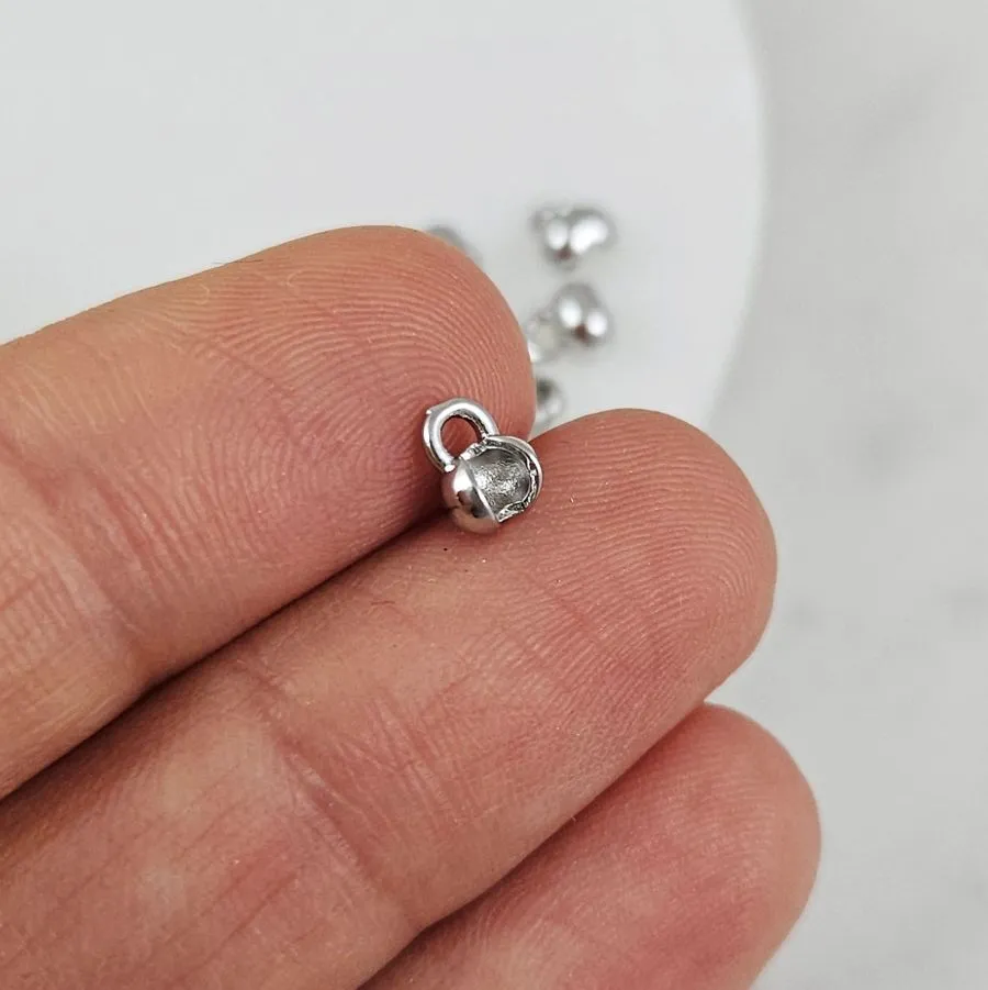 1 шт. Концевик зажимной 5.7х3.3 мм, для шарика до 1.5 мм, родиевое покрытие (7449-Р/1.5) купить с доставкой по России | Заказать в интернет-магазине Viva Beads
