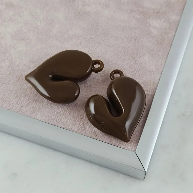 Подвеска Сердце 42x32х10.7 мм коричневый, акрил (10095-КОР) купить с доставкой по России | Интернет-магазин Viva Beads