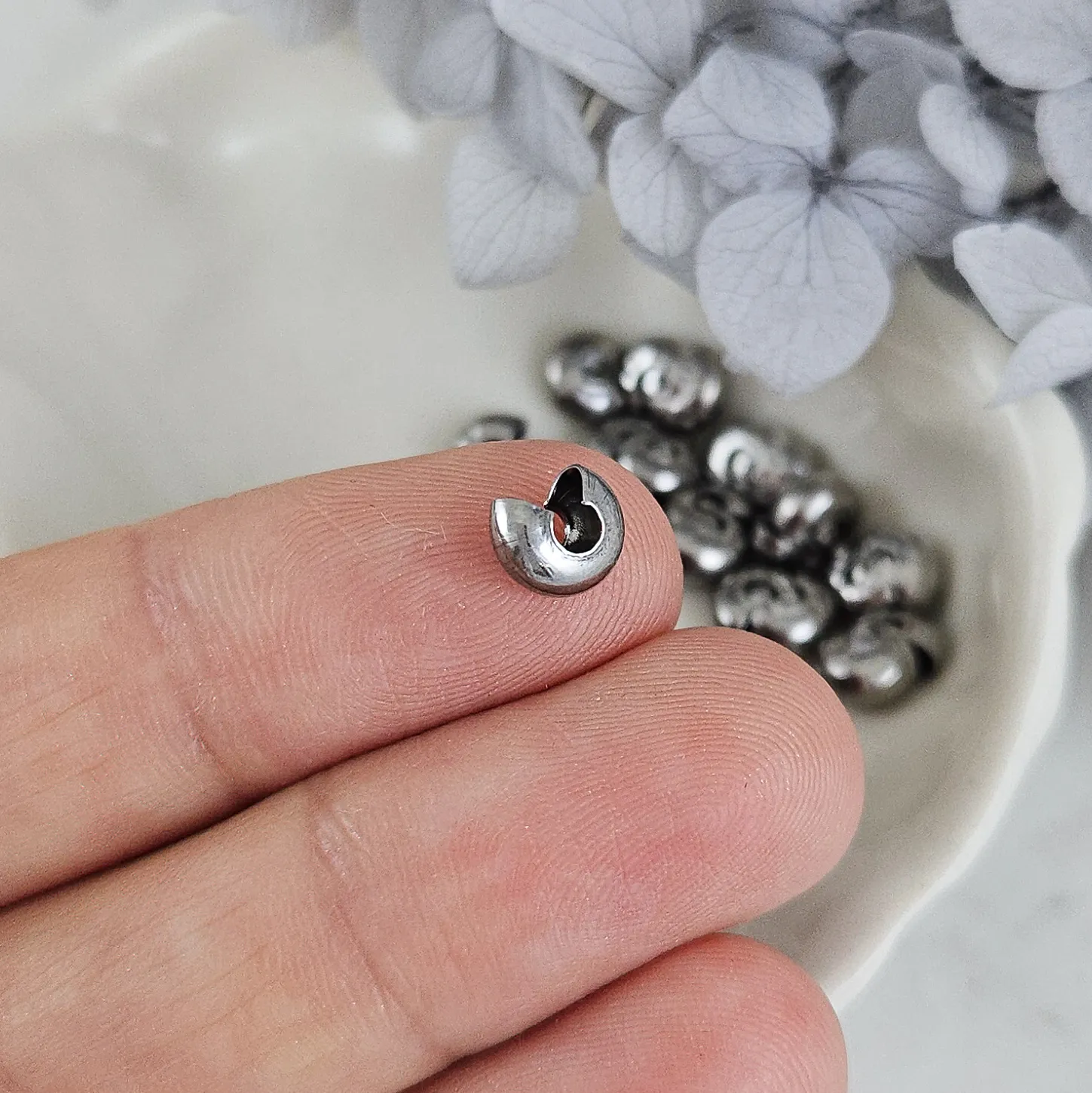 1 шт. Декоративные укрывные бусины кримпы 5 мм, нержавеющая сталь (8948-5) купить с доставкой по России | Интернет-магазин Viva Beads