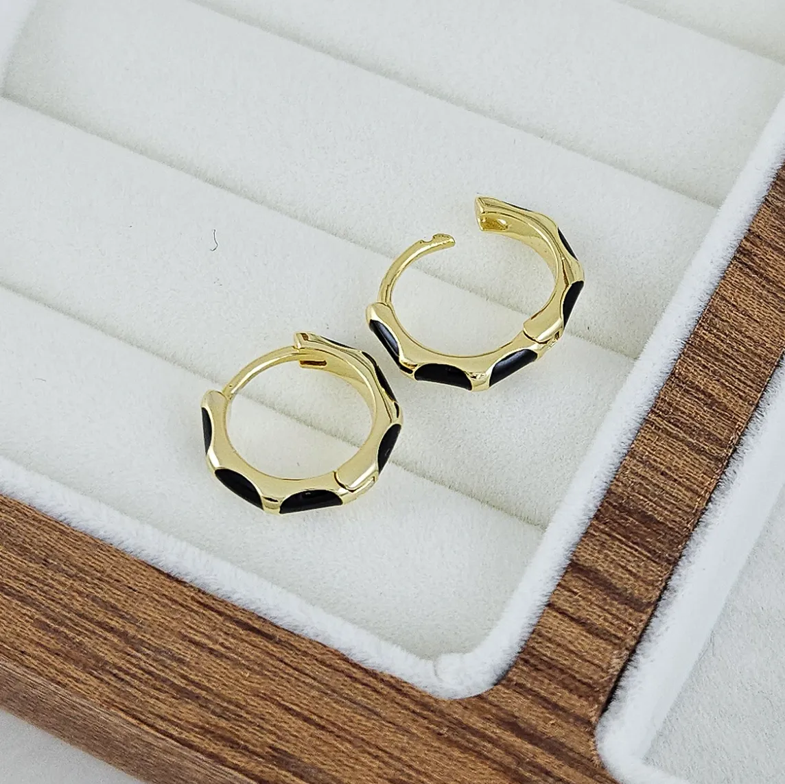 Швензы кольца, бублики, конго 13х2.6 мм с черной эмалью, позолота 14К (10238-З) купить с доставкой по России | Интернет-магазин Viva Beads