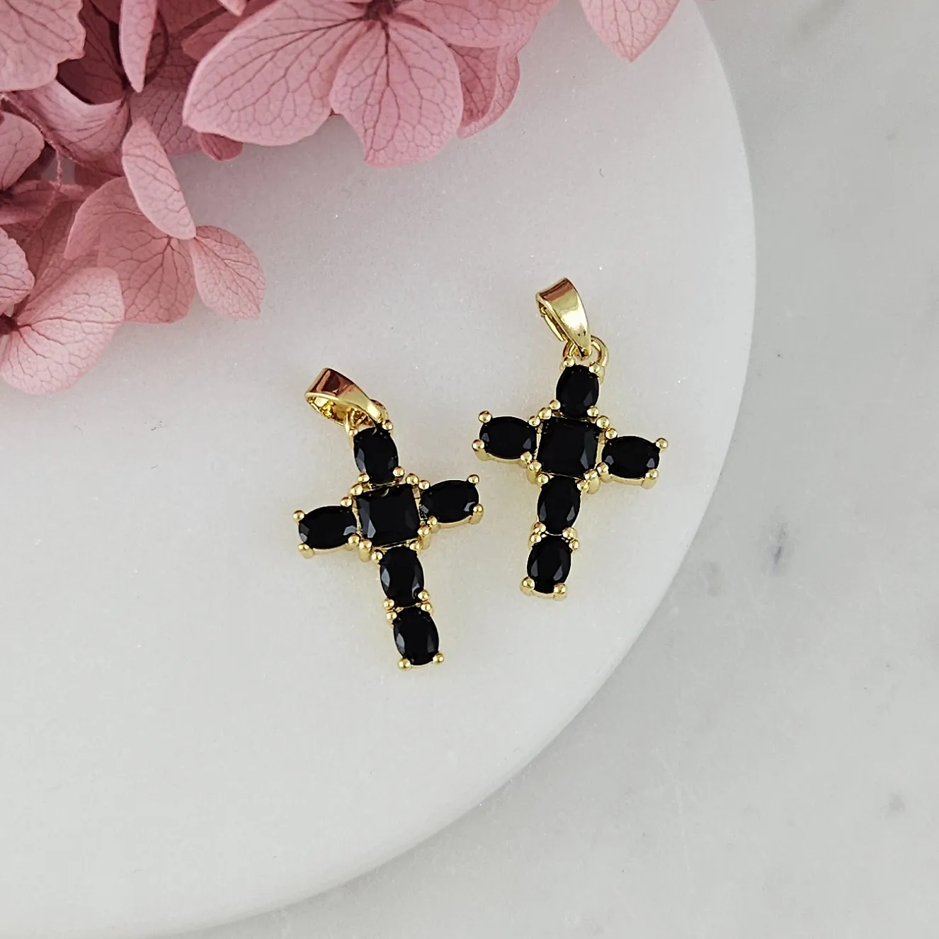 Подвеска Крест 20х13х3.3 мм с черными фианитами, позолота 18К (10207-ЧЗ) купить с доставкой по России | Интернет-магазин Viva Beads