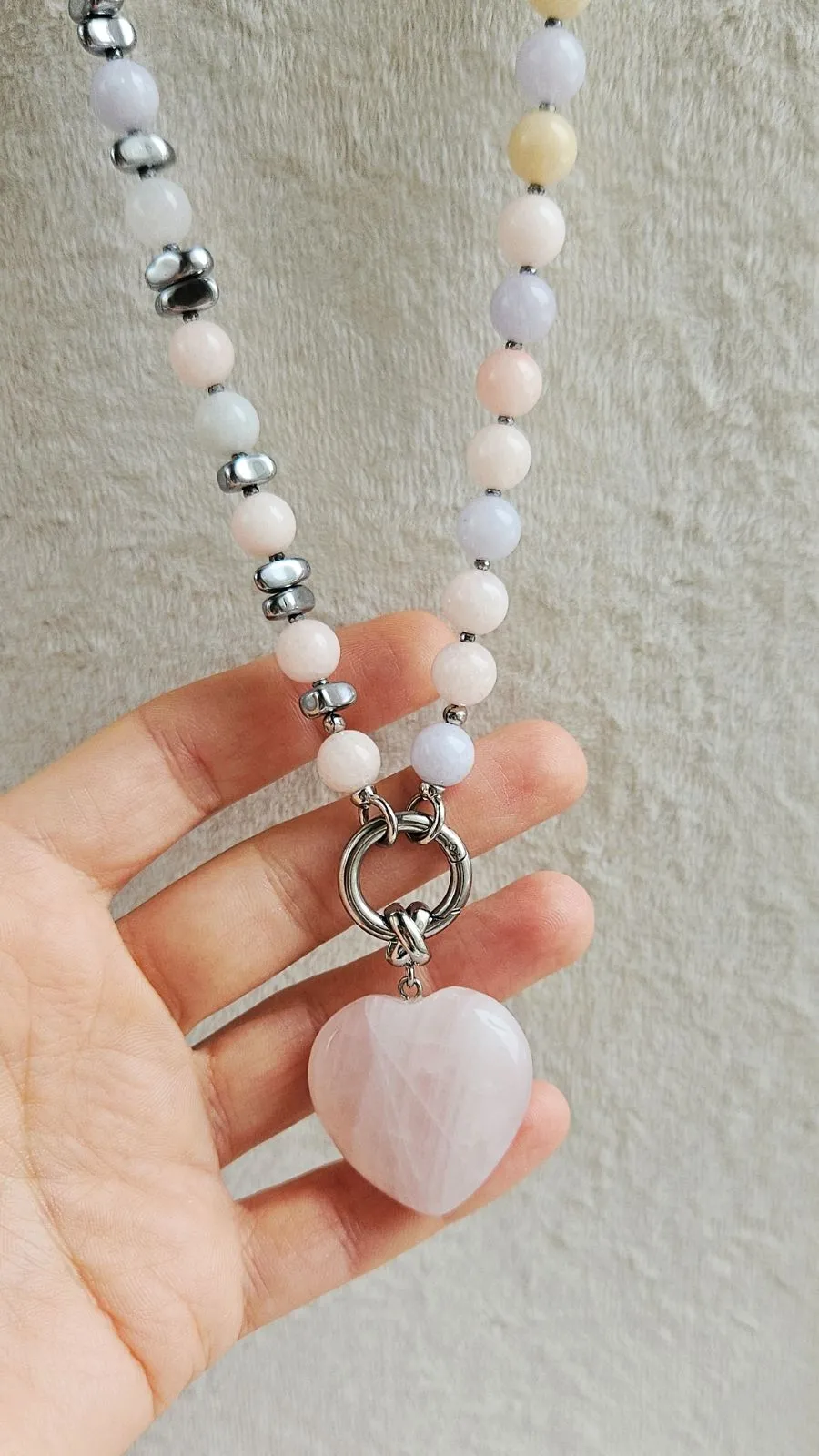 Облако — набор для создания колье из пастельных камней и гематита с подвеской из розового кварца (НАБОР-75) купить с доставкой по России | Интернет-магазин Viva Beads