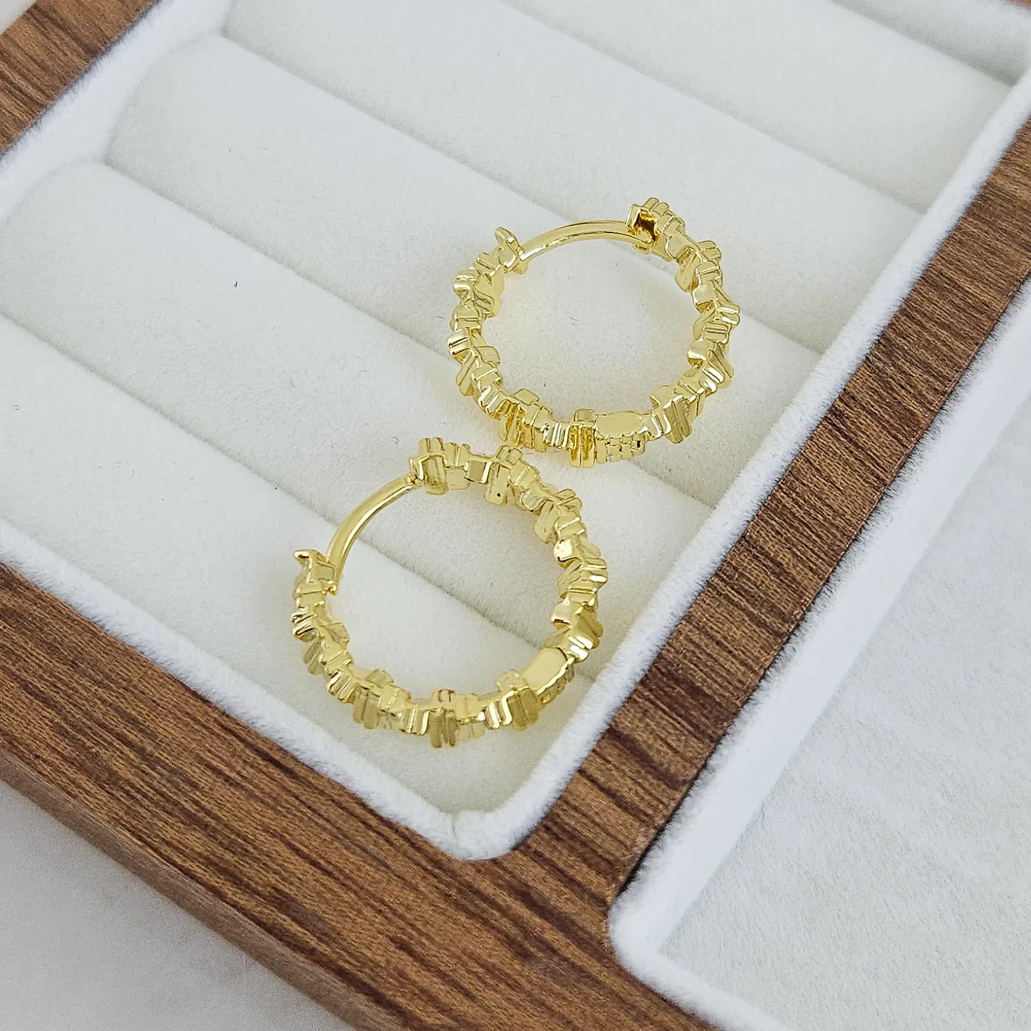 Швензы кольца, бублики, конго 20х3.8 мм фактурные, позолота 14К (10240-З) купить с доставкой по России | Интернет-магазин Viva Beads