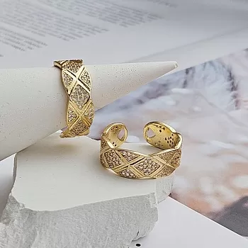 Кольцо с фианитами свободный размер в позолоте 14к (8544-З) купить с доставкой по России | Интернет-магазин Viva Beads