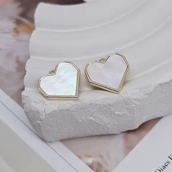 Подвеска Сердце с перламутром 13.7х14 мм позолота 14к классическое золото (8475-З) Подвеска Сердце с перламутром 13.7х14 мм позолота 14к классическое золото (8475-З)