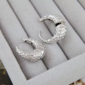 Серьги кольца 18.7х7.3 мм фактурные с родиевым покрытием (9705-Р) купить с доставкой по России | Интернет-магазин Viva Beads