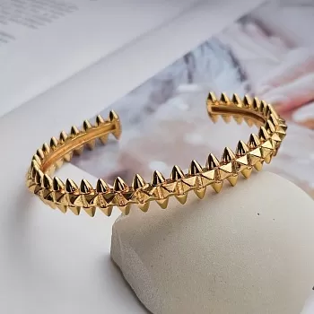 Браслет жесткий с шипами 68х60х9.3 мм позолота (8551-З) купить с доставкой по России | Интернет-магазин Viva Beads