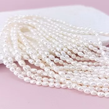 Нить 17.5 мм  Жемчуг речной рис 3 мм (толщина) белый АА (3645) купить в #REGION_P# | Заказать в интернет-магазине Viva Beads
