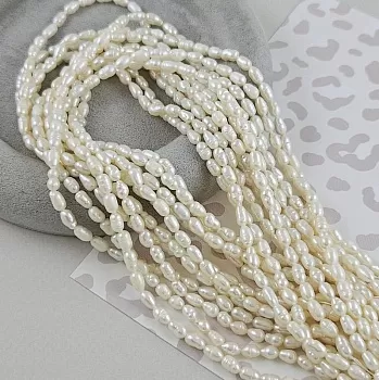 Нить 17 см  Жемчуг натуральный рис толщиной 3.5-4 мм белый АА (6740) купить в #REGION_P# | Заказать в интернет-магазине Viva Beads
