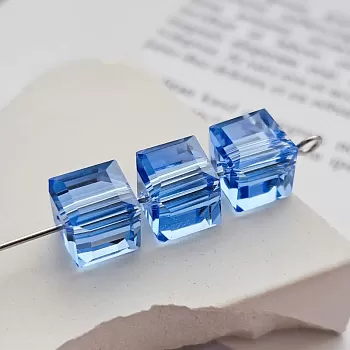 УЦЕНКА 1 шт. Бусина куб ок. 8 мм васильковый хрустальное стекло (8642-ВАС-УЦ) купить с доставкой по России | Интернет-магазин Viva Beads