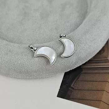 Подвеска Месяц с перламутром 15.5х10 мм родиевое покр. (6019-Р) купить с доставкой по России | Интернет-магазин Viva Beads