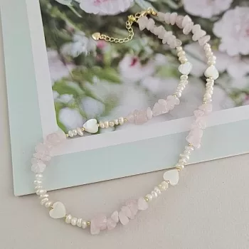 Нежность: набор материалов для создания чокера из розового кварца, жемчуга и перламутра (НАБОР-39)