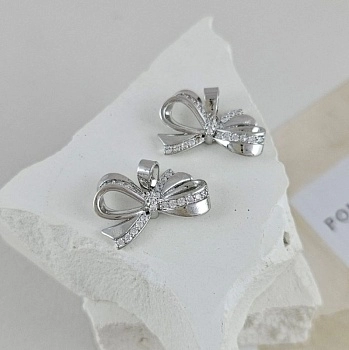 Подвеска Бант 12.6x18.7 мм с фианитами, родиевое покрытие (9608-Р) купить с доставкой по России | Интернет-магазин Viva Beads