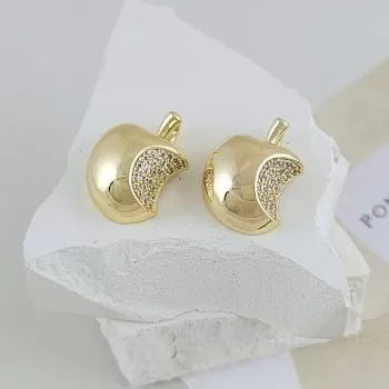 УЦЕНКА Подвеска откусанное яблоко 18.2x13.4х7.4 мм с фианитами, позолота 18К (9609-З-УЦ) УЦЕНКА Подвеска откусанное яблоко 18.2x13.4х7.4 мм с фианитами, позолота 18К (9609-З-УЦ)